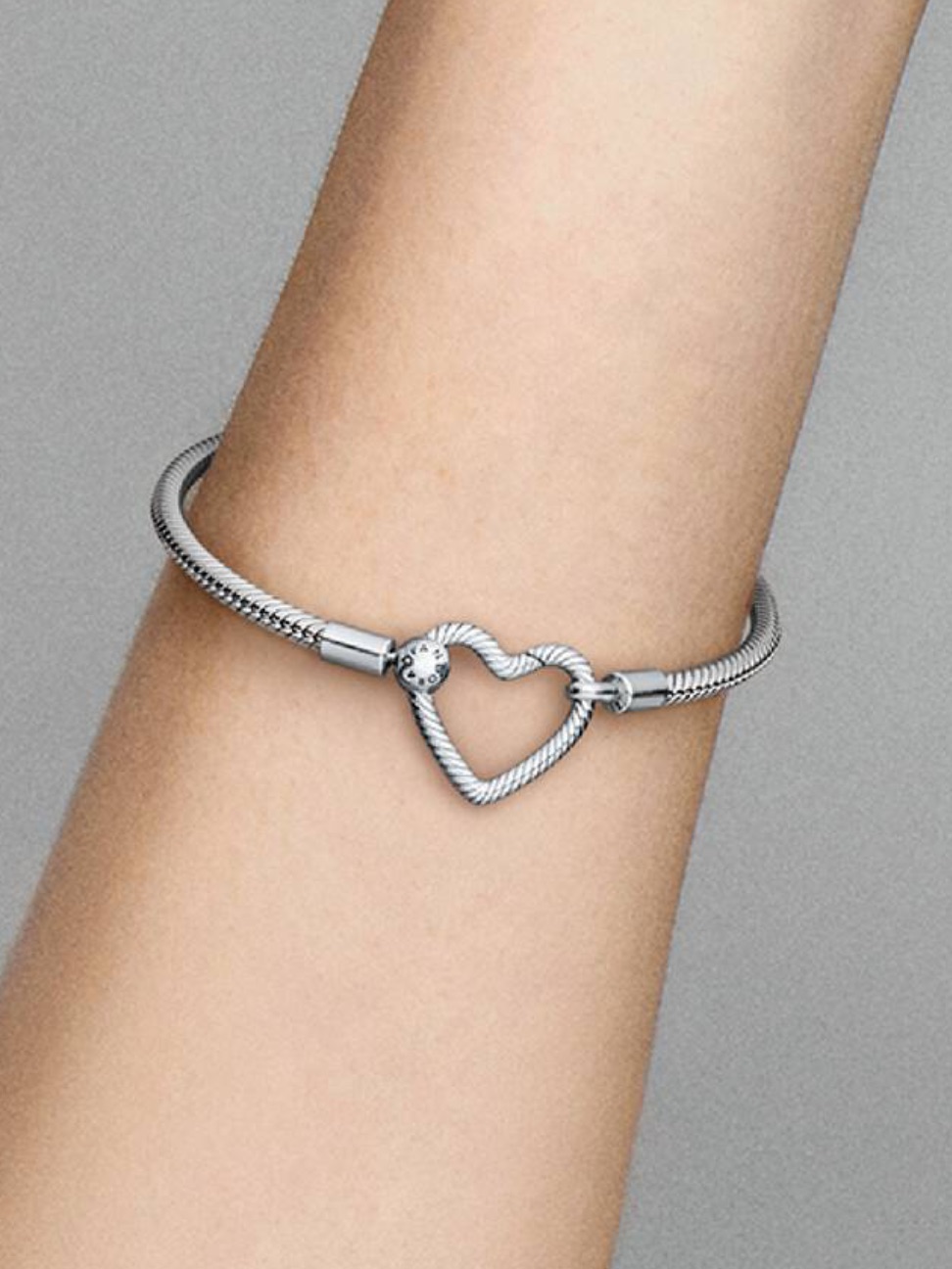 Pandora Moments Heart Closure Bracelet